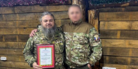 Губернатор Александр Богомаз наградил брянского священника за работу в зоне СВО - Газета Авангард